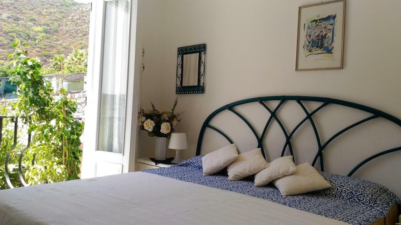 Villa Vista Mare Mela Липари Екстериор снимка